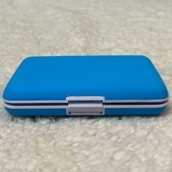 ☀️2/$14☀️Kikkerland Silicone Credit Card ID Case - Picture 3 of 4